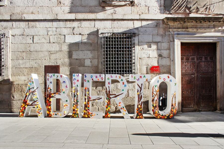 Madrid: Segovia and Toledo Tour, Alcazar, and Cathedral - Segovia Aqueduct to Alcázar, The Best First Impression