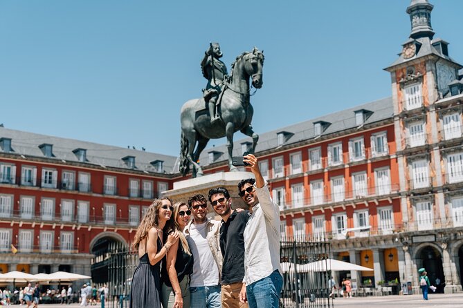Madrid Tapas & Wine Tour with Rooftop Views and Local Guide - Barrio de las Letras and the Spanish Theater area: shrimp with garlic