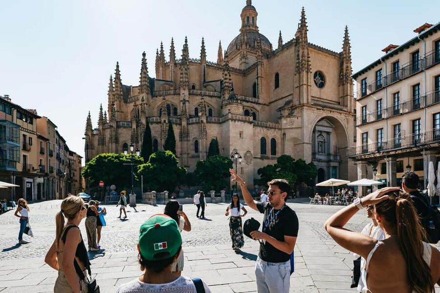 Madrid: Toledo & Segovia Tour w/ Cathedral, Alcazar & Lunch - Getting oriented from Madrid: Mirador del Valle to Toledo