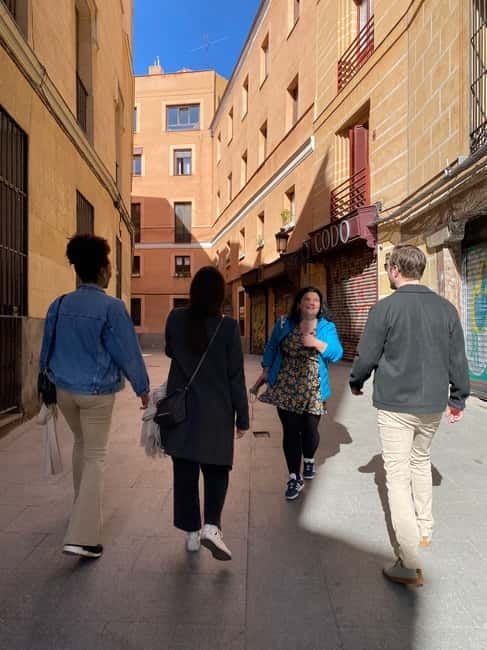 Madrid: Welcome to Madrid Guided Walking Tour - Key highlights I’d bet on