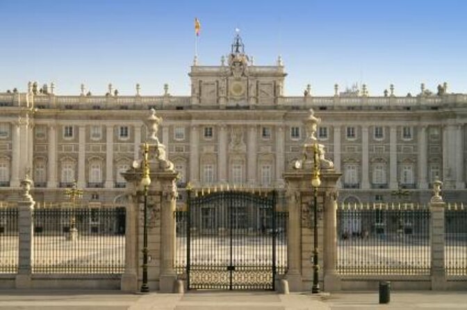 Madrid Welcome Tour with Local Guide in Eco Tuk Tuk Private - Key highlights at a glance