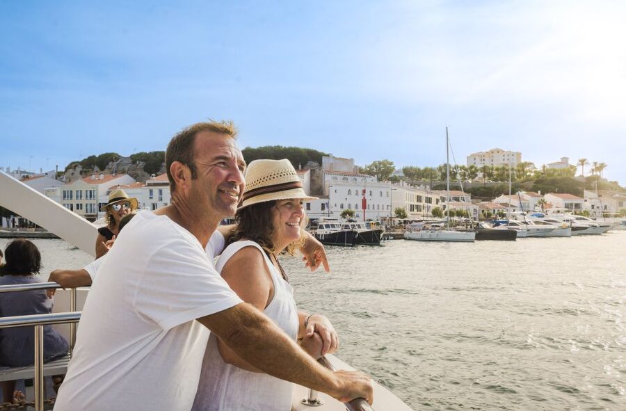 Mahon: Harbor Boat Tour with Underwater Viewing & Commentary - Why a 1-hour Mahon harbor boat tour is such a good use of time