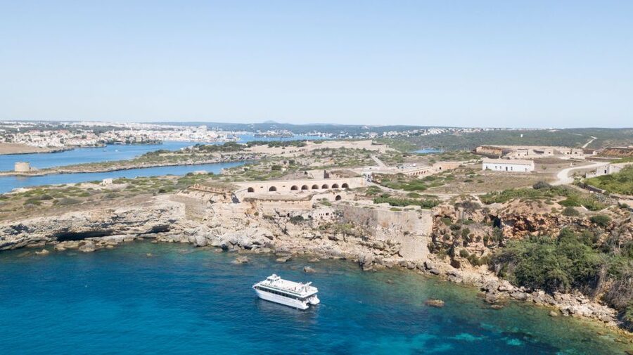 Mahon: Harbor Boat Tour with Underwater Viewing & Commentary - What the scenery teaches you about Mahon and Menorca