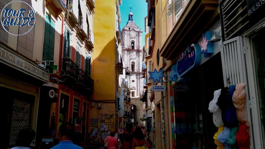 Málaga: 2h Walking Historical Tour–Art, Culture and Legends - Atarazanas Market: the shipyard past and the flavor present