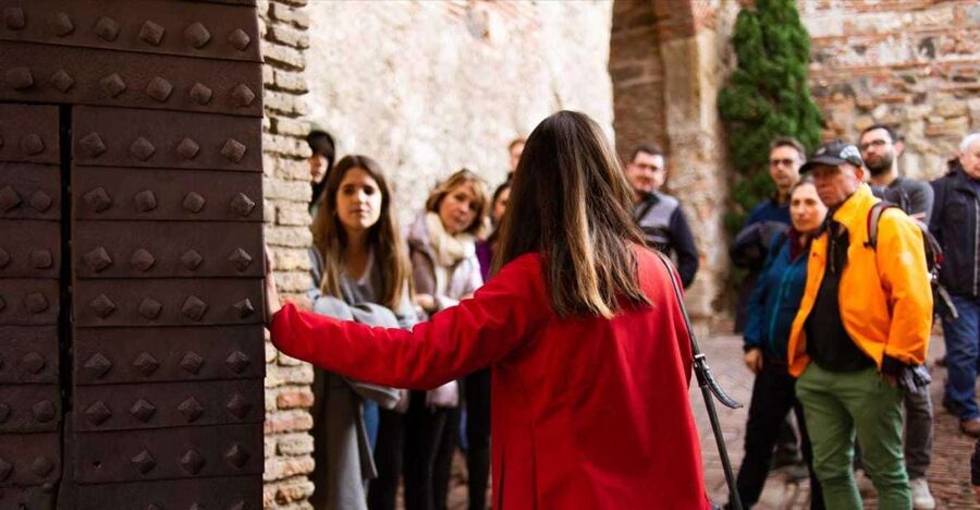 Málaga: Alcazaba and Roman Theatre Guided Tour With Entry - Roman Theatre First: What to Look For Before You Climb