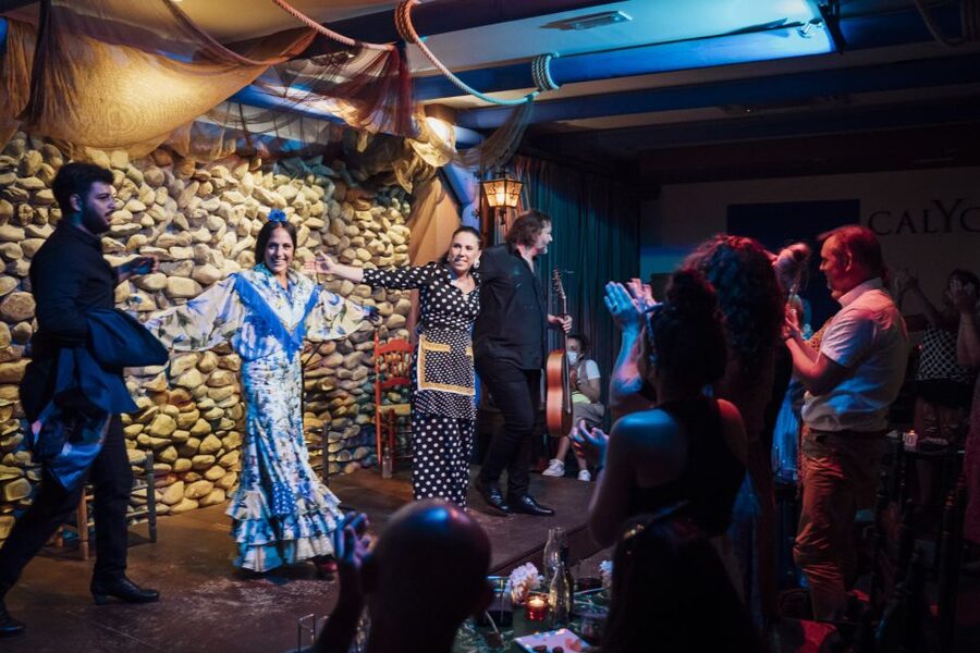 Malaga: Authentic Flamenco Show at El Gallo Ronco - Food and Drinks at El Gallo Ronco: What Is Included, What Costs Extra