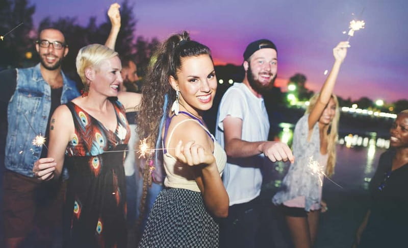 Malaga: Catamaran Sunset or Night Cruise w/ Live DJ & Drink - From Málaga Port to Open Water: How the 75 to 90 Minutes Unfolds