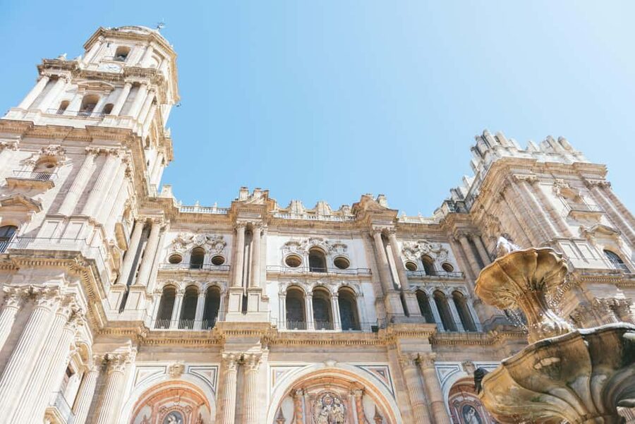 Málaga: Roman Theatre and Alcazaba Guided Tour - Siege, reconquests, and the Fortaleza de Gibralfaro link
