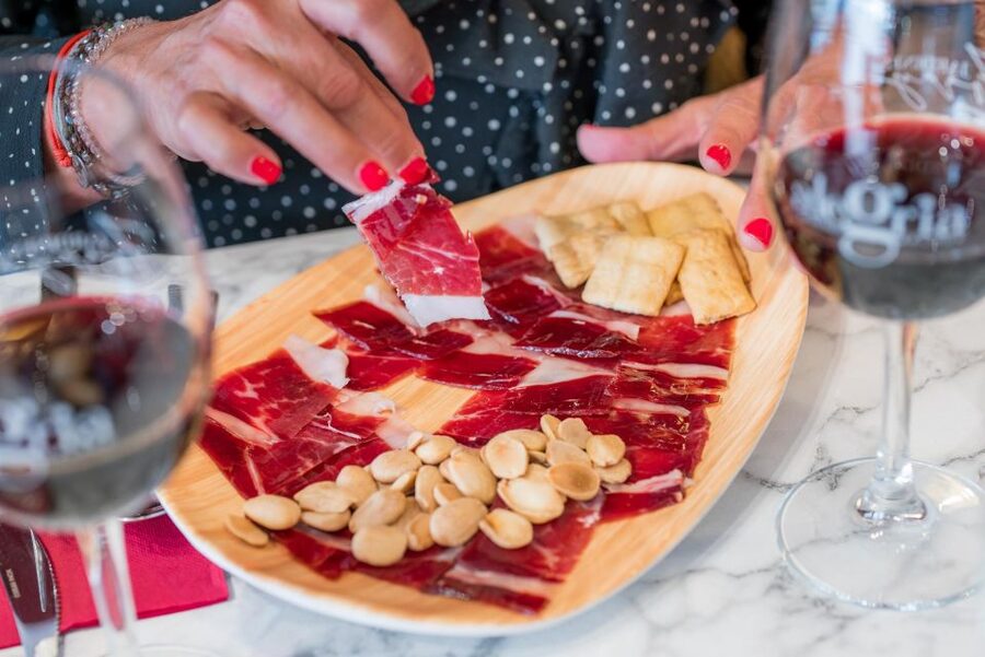Malaga: Show and Food at Alegría Flamenco and Restaurant - Should you book Alegría Flamenco and Food in Malaga?