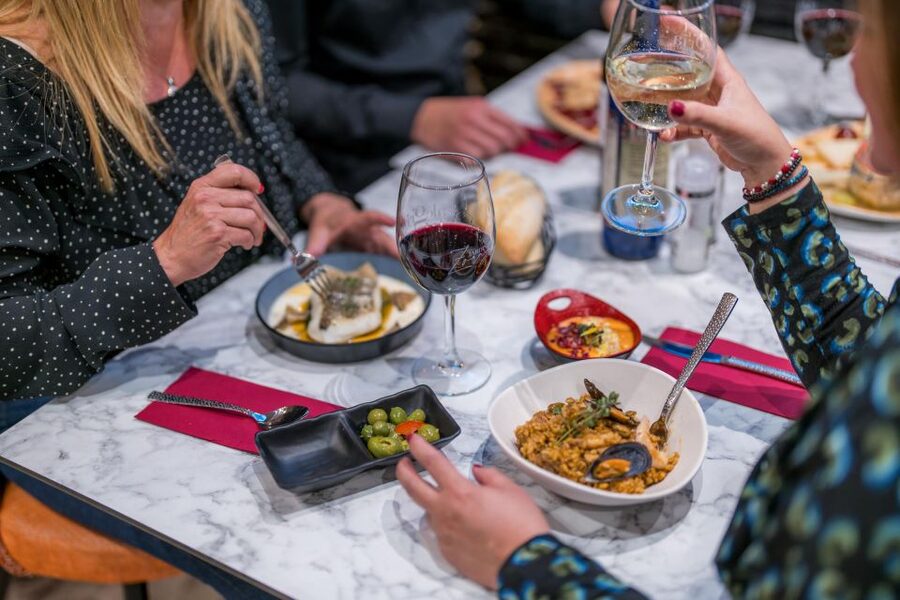 Malaga: Show and Food at Alegría Flamenco and Restaurant - Practical tips for a smooth flamenco night