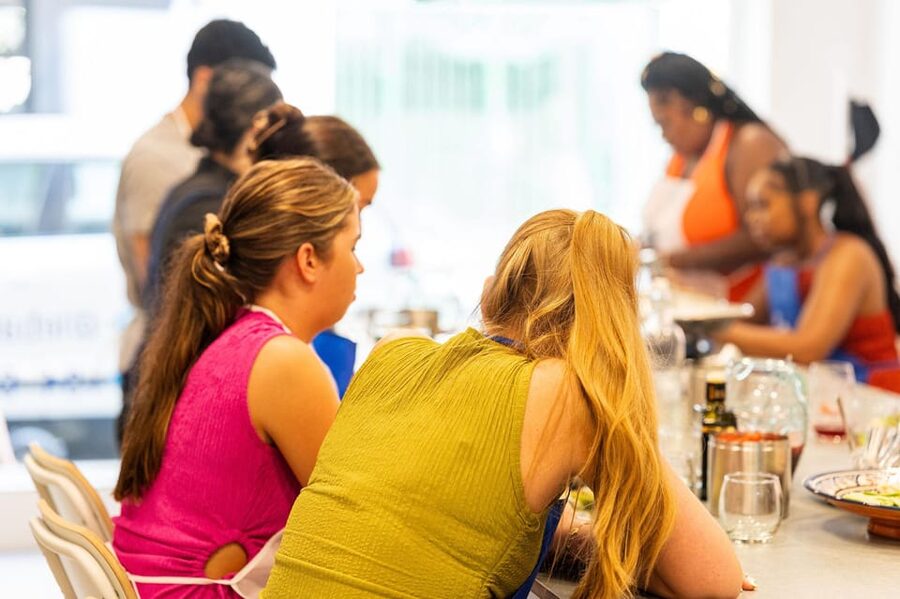 Málaga: Spanish Cooking Workshop with Paella and Sangria - Meet Laura and Diego, the cooking team behind your meal