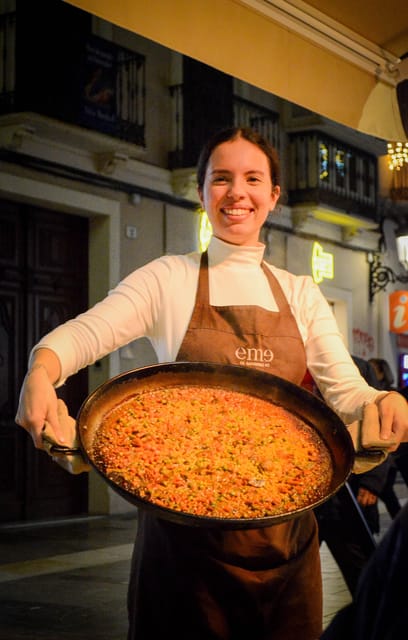 Málaga: Wine & Tapas Tour - Sausage, cheese, and vermouth: the cozy bar that sets the tone
