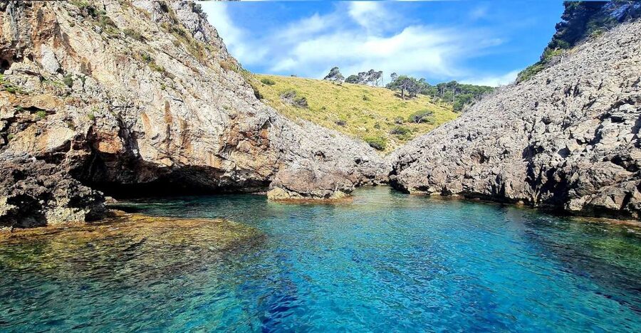 Mallorca Alcudia: Jack Sparrow Cave Jet Ski Tour - Training, life jackets, and the no-license setup