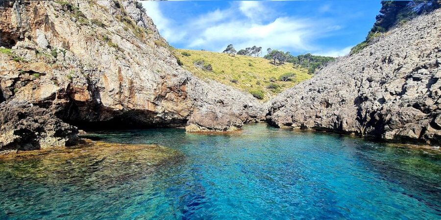 Mallorca Alcudia: Jack Sparrow Cave Jet Ski Tour - Jack Sparrow Cave on Aucanada: what the cave visit is really like