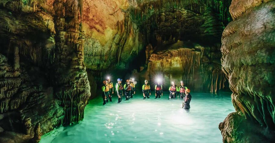 Mallorca: Cova des Coloms Caving Trip with Hotel Transfer - The 4-hour flow: hotel transfer, walk, swim, cave time