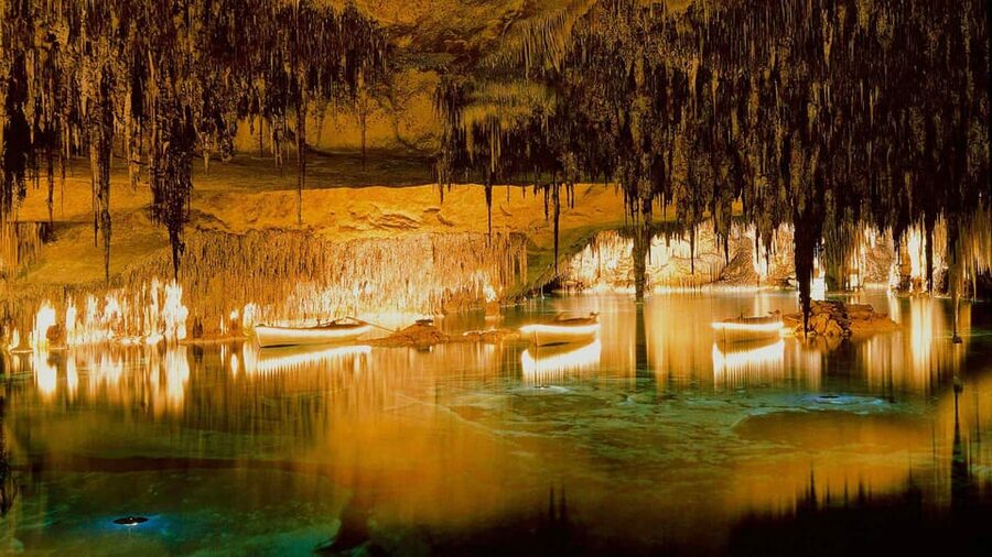 Mallorca: Drach and Hams Caves, and Porto Cristo Day Tour - Cuevas del Drach and Lake Martel: the underground concert moment