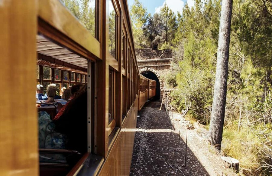 Mallorca: Exclusive Soller Train and Tram Half-Day Tour - A classic Mallorca ride with smart timing