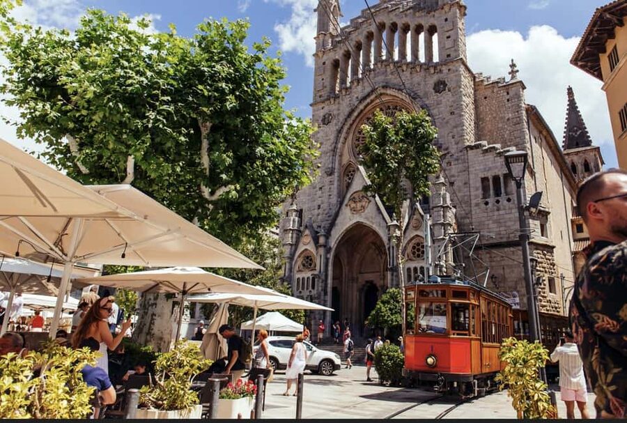 Mallorca: Exclusive Soller Train and Tram Half-Day Tour - Entering the mountains on the vintage Sóller Railway