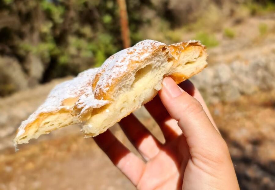 Mallorca: Tramuntana Mountains Tour with Local Guide & Lunch - The traditional lunch in Sóller: what is included and how to plan for it