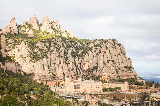 Montserrat Full Day Tour with Farmhouse Lunch and Winery Visit - Timing, Motion Sickness, and What to Pack for Montserrat