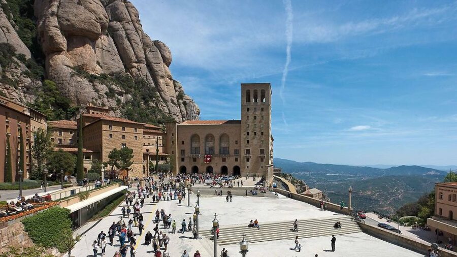 Montserrat: Morning or Afternoon Half-Day Trip with Pickup - Free time on Montserrat: use it for views, not wandering