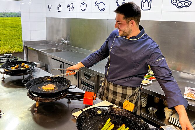 Paella Cooking Class, Wine Tasting & Central Market in Valencia - Should you book this Valencia paella market class?