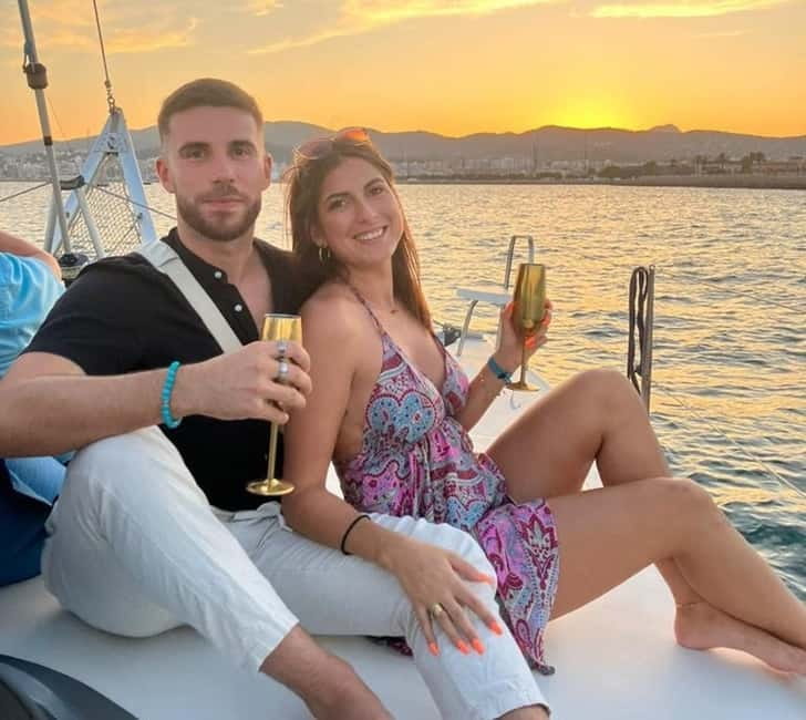 Palma: 2-Hour Sunset Catamaran Cruise with Drinks - The 2-hour flow: sailing first, then sunset in Palma mode