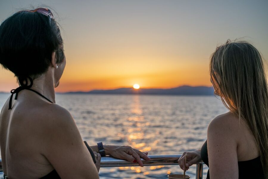 Palma: Catamaran Cruise with Swimming and Snorkelling - Onboard BBQ and the one included drink: what you get with the With BBQ option