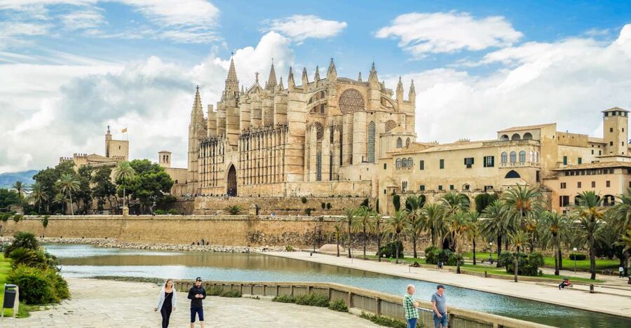 Palma: Cathedral of Mallorca Skip-the-Line Entry Ticket - Gaudí and Barceló details you should hunt for first