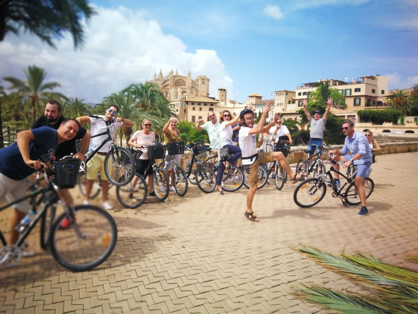Palma de Mallorca: Guided Bicycle Tour - What you get: bike, helmet, basket, and a simple setup