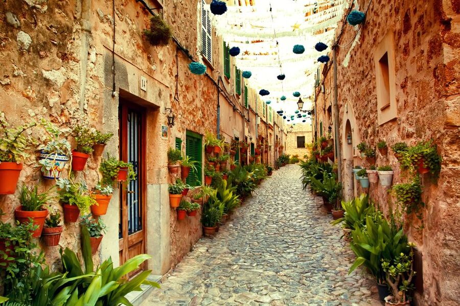 Palma: Tramuntana Full-Day Tour with Sóller Train and Lunch - Sóller: a Modernist town stop with guided orientation and easy wandering