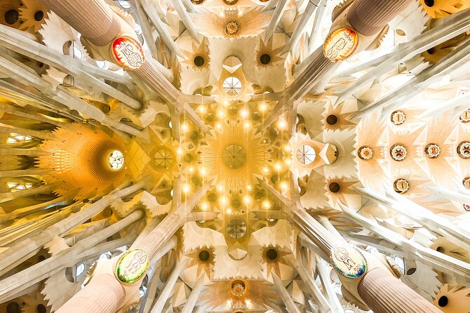 Park Guell and Sagrada Familia Tour with Skip the Line Tickets - Meeting point and how the day typically moves