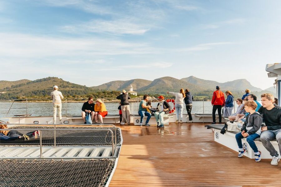 Port d'Alcudia: Sunrise at Sea & Dolphin Watching Boat Tour - The sightseeing cruises between moments: what fills the gaps