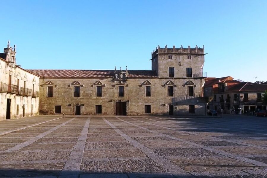 Rías Baixas: Guided Day Tour from Santiago with Boat Ride - Combarro and the Mussel World: Granaries, Crosses, and Tambo Island