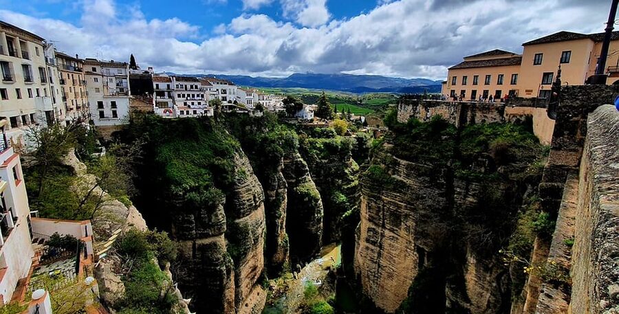 Ronda and Setenil Tour with Free Time and Map from Málaga - The Ronda Guided Walk: Puente Nuevo and the Stories That Give It Meaning