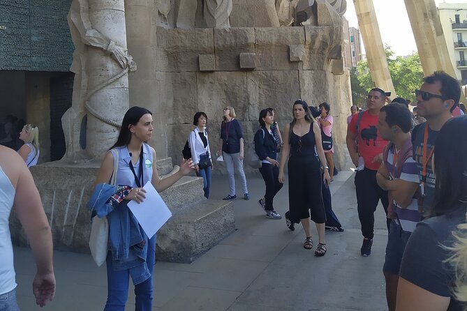 Sagrada Familia English Guided Tour & Optional Tower Access - What you’ll see right at the start: exterior spires, UNESCO, and context