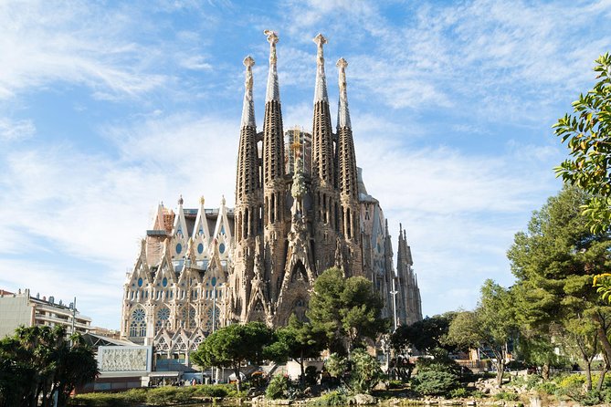 Sagrada Familia English Guided Tour & Optional Tower Access - Price and value: why $53.16 can be a good deal (or not)