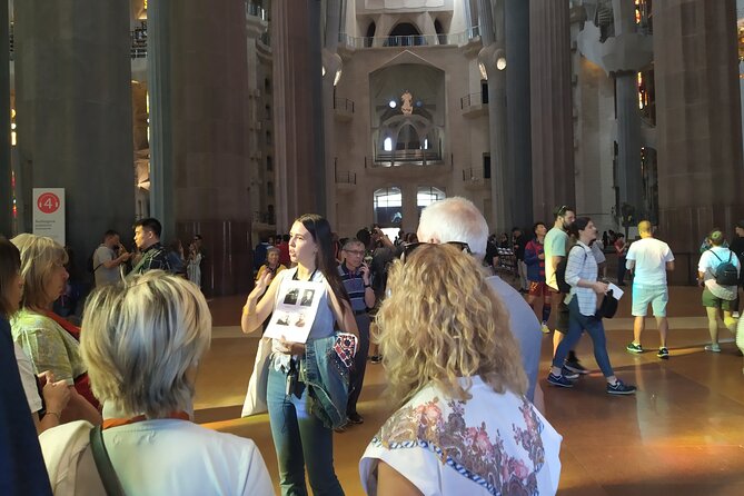 Sagrada Familia English Guided Tour & Optional Tower Access - Inside the basilica: the Latin cross layout you can actually understand