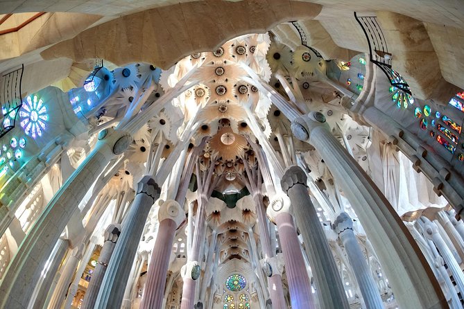 Sagrada Familia Fast Track Guided Tour with Towers Access - Language and Guide Styles: English Can Be Clear, But Not Always