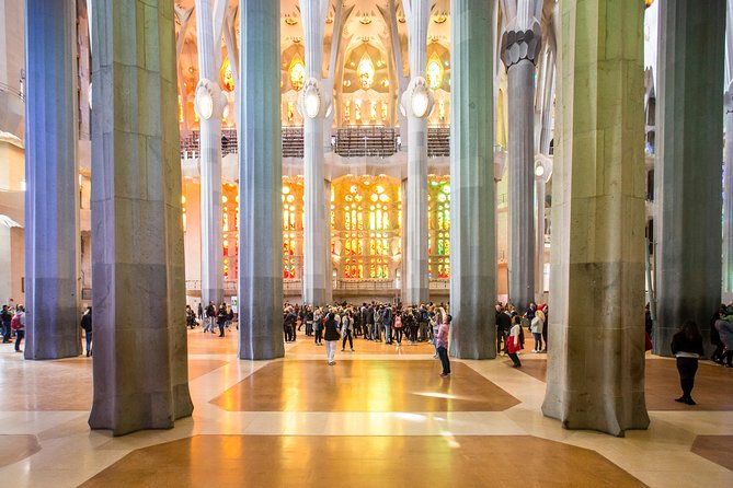 Sagrada Familia Fast Track Guided Tour with Towers Access - Guided Interior With Headsets: What You Gain by Seeing It With a Local