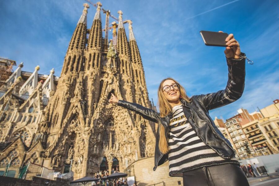 Sagrada Familia & Gaudi Guided Tour Private or Small Groups - A Half-Day Gaudí Plan That Gets You Into Sagrada Familia Fast