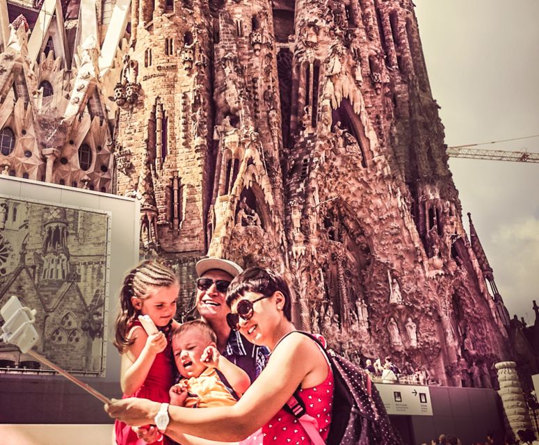 Sagrada Familia & Gaudi Guided Tour Private or Small Groups - From La Rambla to Plaça Reial, You Start With Gaudí’s Barcelona