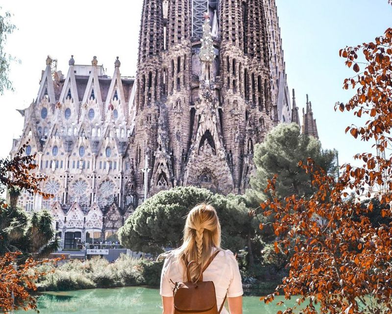 Sagrada Familia & Gaudi Guided Tour Private or Small Groups - The Metro Transfer That Keeps the Day on Time