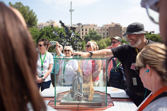 Sagrada Familia Guided Tour with Skip the Line Ticket - Free Time Inside: How to Use Your Own Pace Without Missing What Counts