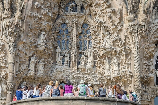 Sagrada Familia Guided Tour with Skip the Line Ticket - Passion Façade: The Exterior Adds a Second Meaning Layer