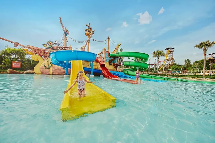 Salou: PortAventura Caribe Aquatic Park 1-Day Ticket - Getting to Salou and slipping through the entrance fast