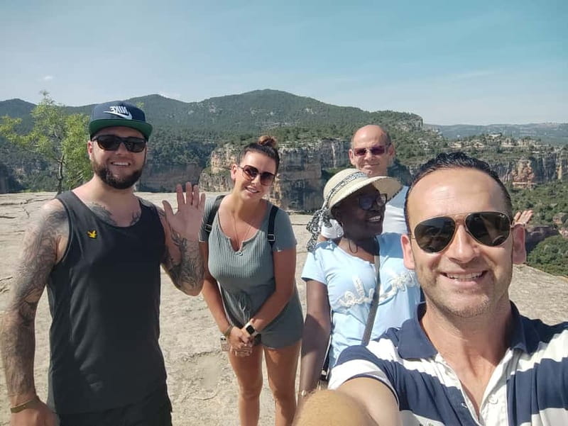 Salou: Siurana Medieval Village Guided Tour w/ Hotel Pickup - Your guided introduction, then 1 hour to explore Siurana your way