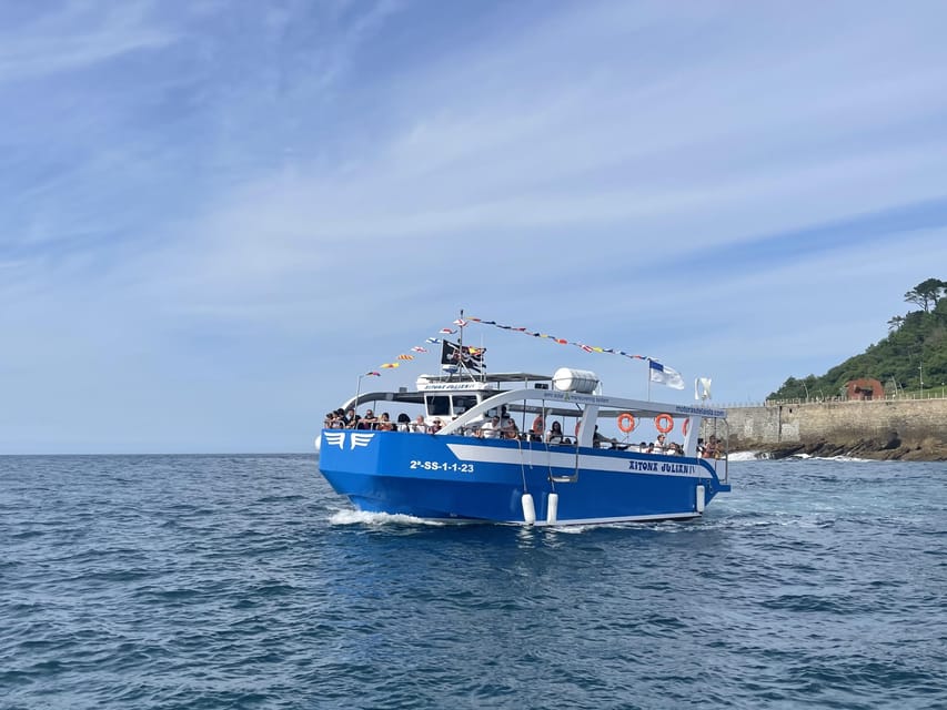 San Sebastian: Boat Tour with Stop at Santa Clara - La Concha Bay looks different from the water