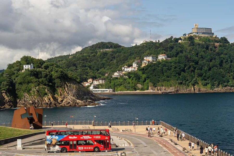 San Sebastian: Hop-On Hop-Off City Tour Bus - Getting on at Teatro Victoria Eugenia, and how the loop really works