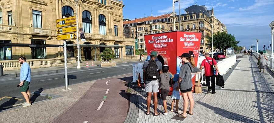 San Sebastian: Hop-On Hop-Off City Tour Bus - Kursaal and Catedral del Buen Pastor, a contrast between modern and classic